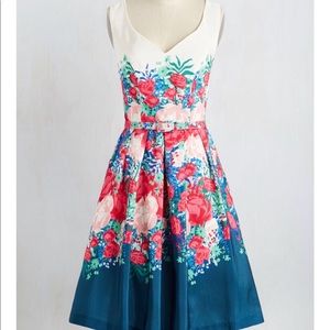 ModCloth flatters all expectations dress. Size M.
